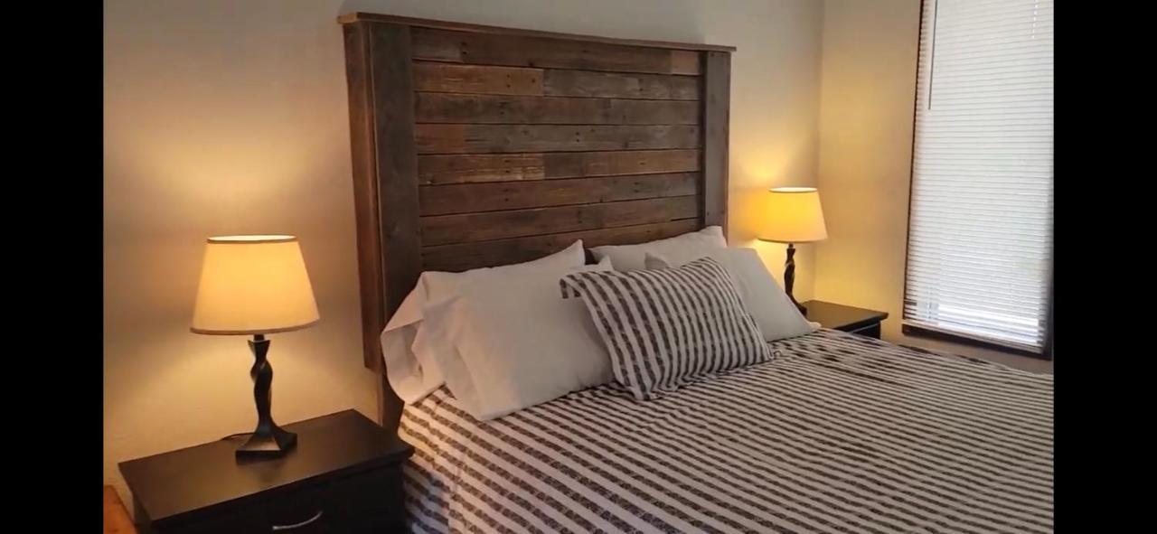 Rock Creek Mercantile & Motel Clinton 외부 사진
