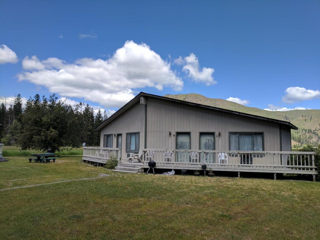 Rock Creek Mercantile & Motel Clinton 외부 사진